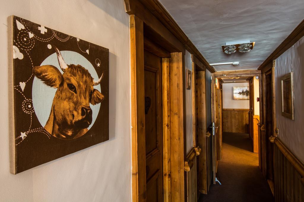 Les Monts Charvin Hotel คูร์เชอแวล ภายนอก รูปภาพ
