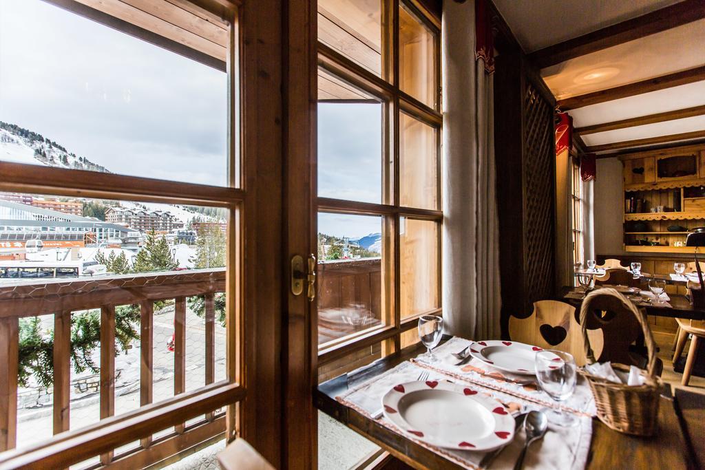 Les Monts Charvin Hotel คูร์เชอแวล ภายนอก รูปภาพ
