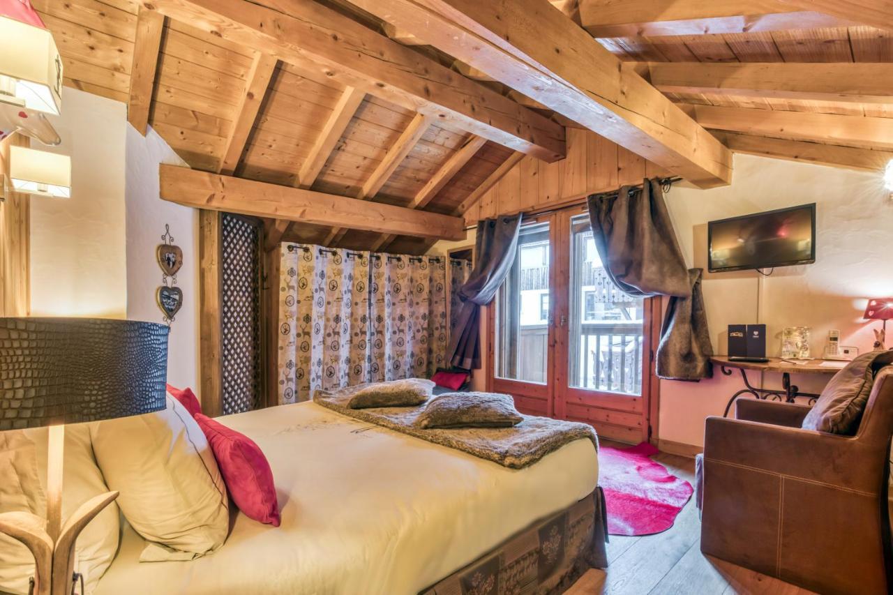 Les Monts Charvin Hotel คูร์เชอแวล ภายนอก รูปภาพ