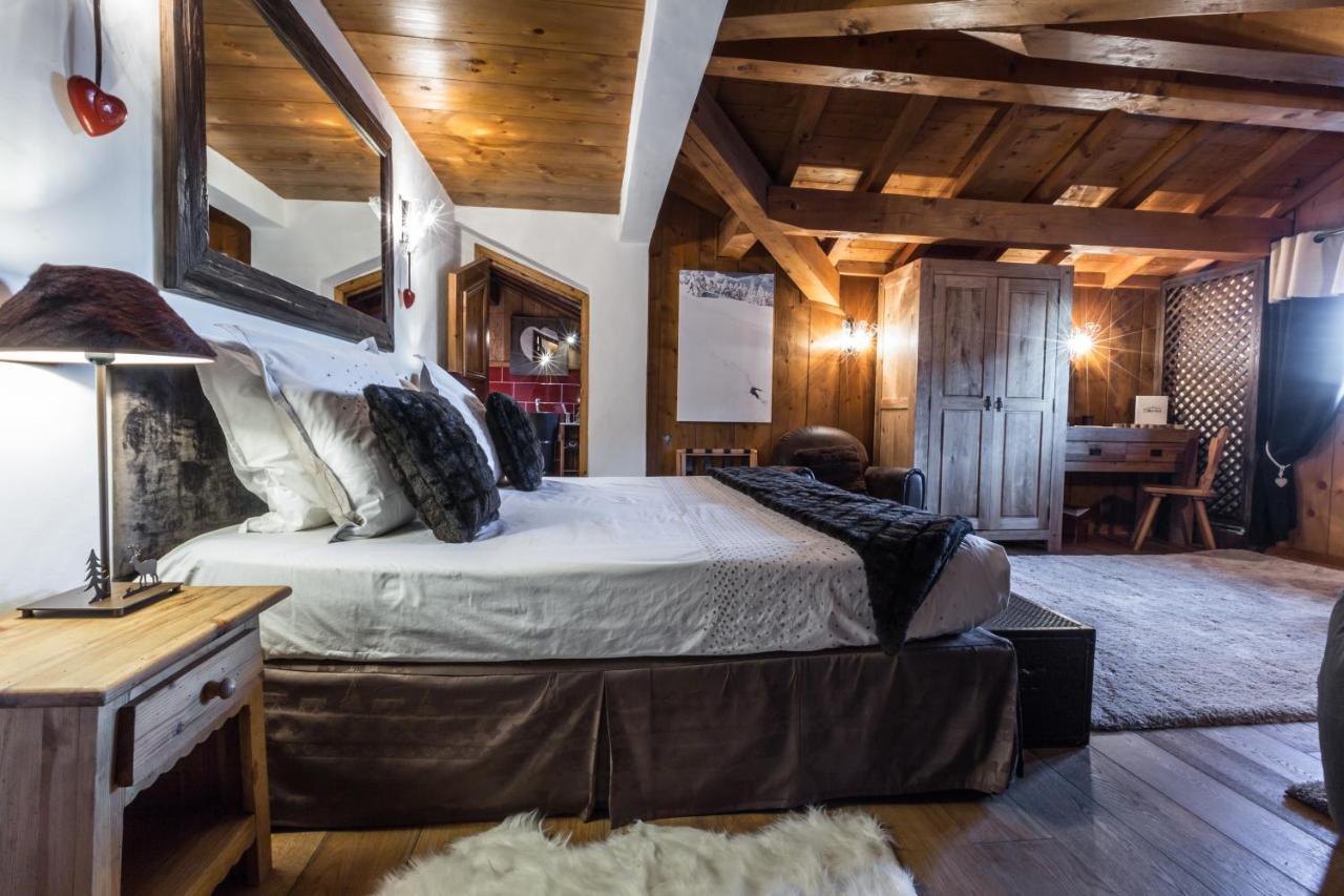 Les Monts Charvin Hotel คูร์เชอแวล ภายนอก รูปภาพ