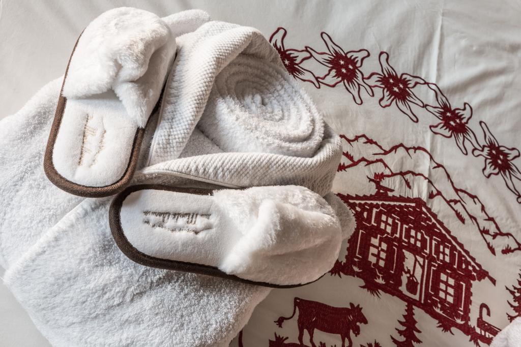 Les Monts Charvin Hotel คูร์เชอแวล ภายนอก รูปภาพ